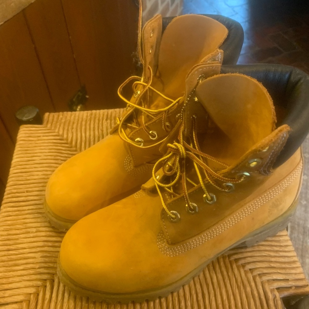 Timberlands women’s 6 inch tan boots , waterproof , wheat nubuck